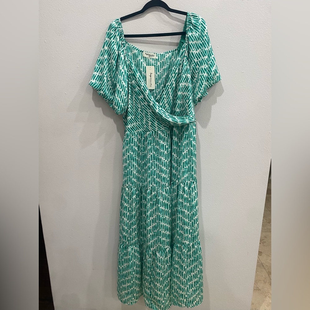 Impressions Maldives Escape Maxi in Jade Curves